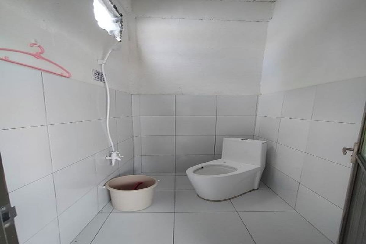 Phòng tắm | Buồng tắm vòi sen, vòi sen phun mưa, giấy vệ sinh 