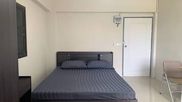 Double Room | Desk, free WiFi, bed sheets