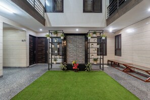 Lobby - Plum Tree Hotels (Gurugram)