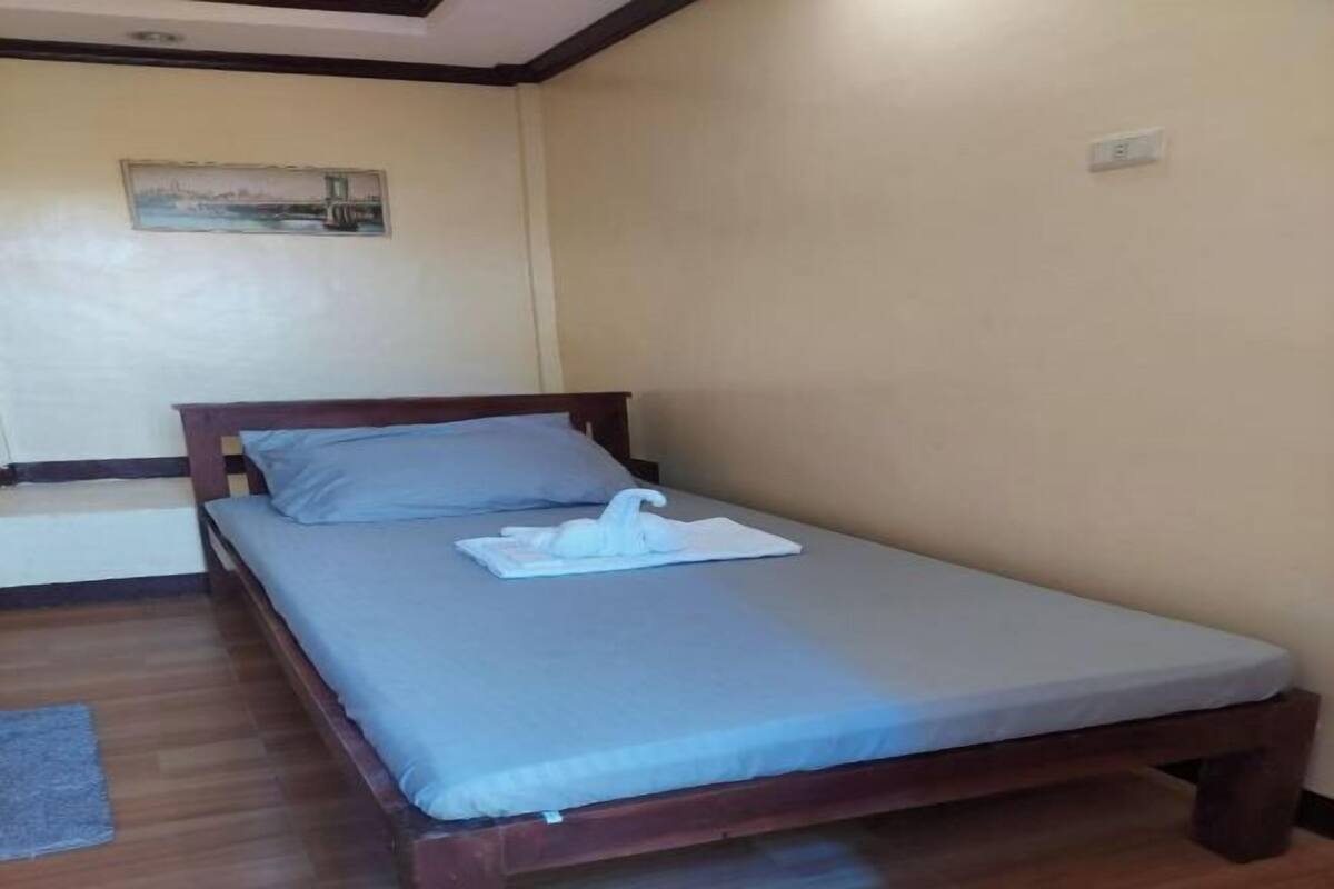 Desk, rollaway beds (surcharge), WiFi (free), bed sheets