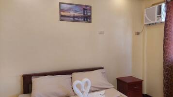 Familieværelse | Skrivebord, ekstra senge (tillægsgebyr), gratis Wi-Fi, sengetøj