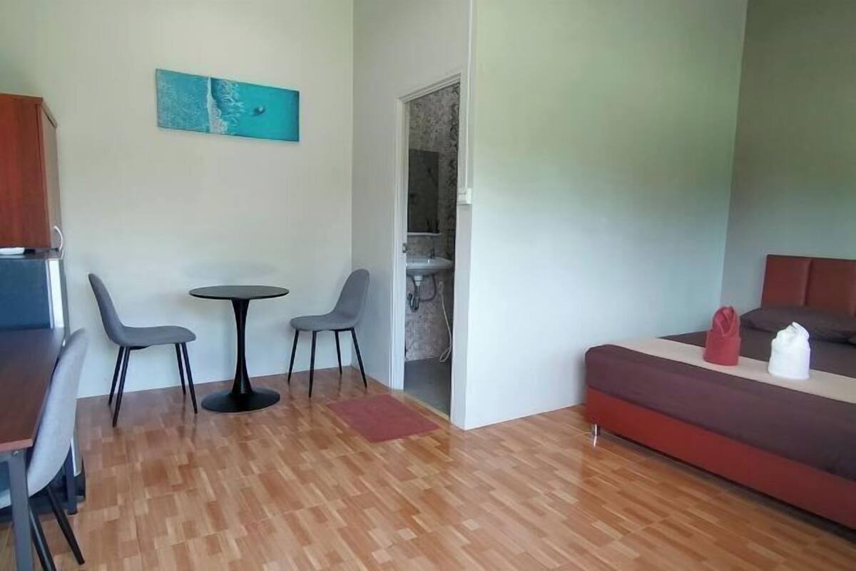 Desk, free WiFi, bed sheets