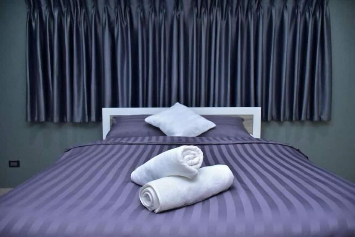 Desk, WiFi (free), bed sheets