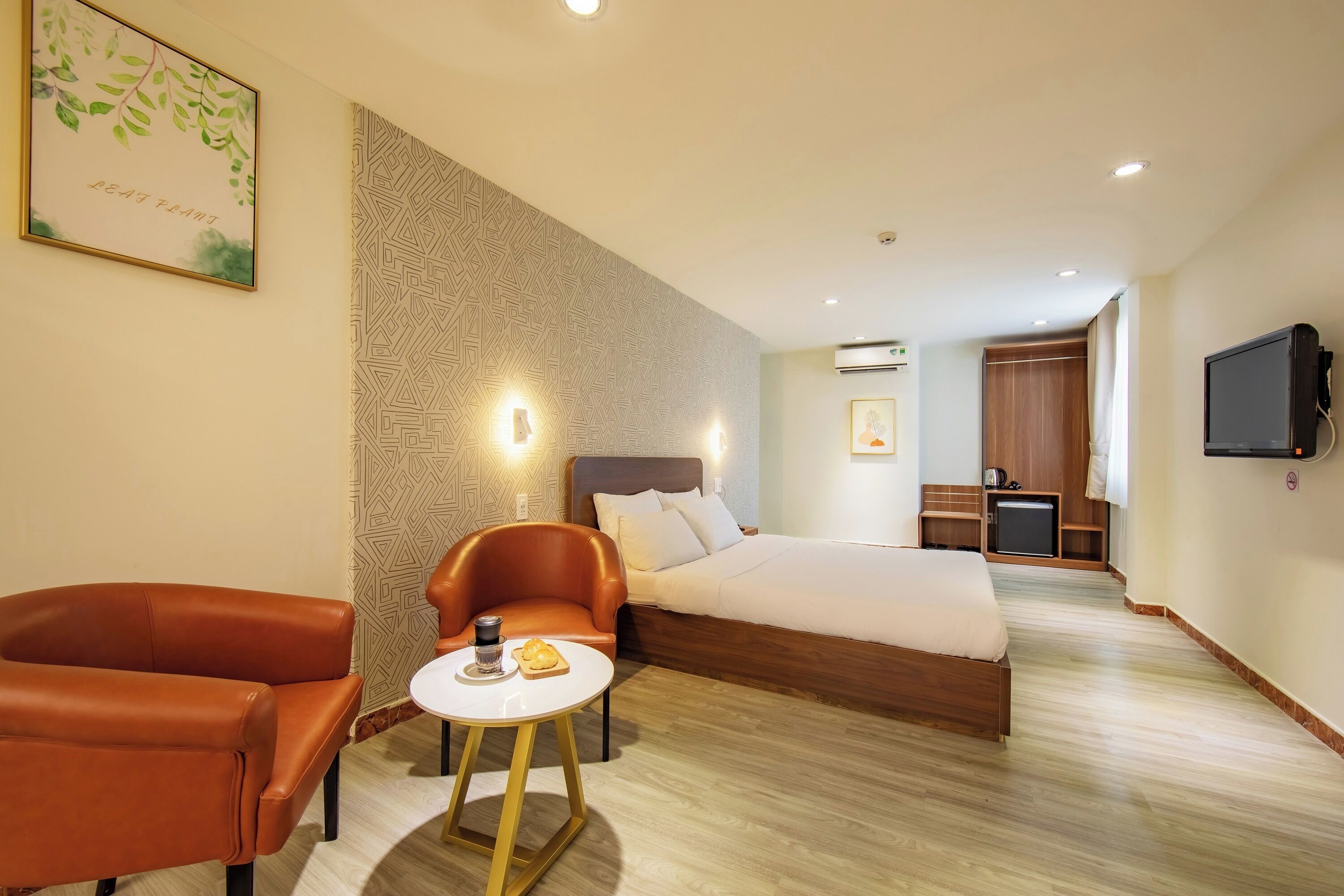 Superior Room, 1 Queen Bed, City View | Desk, free WiFi, bed sheets