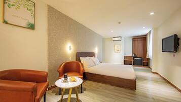 Superior Room, 1 Queen Bed, City View | Desk, free WiFi, bed sheets