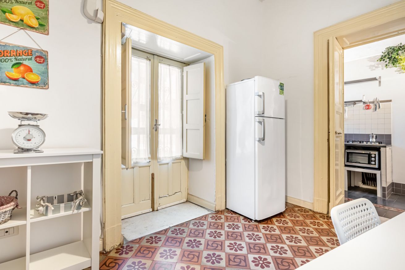 ثلاجة، ميكروويف، موقد طهي مسطح، غسالة أطباق