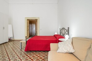 1 chambre, fer et planche à repasser, Wi-Fi, draps fournis