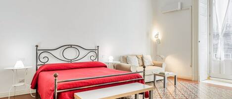 1 habitación, tabla de planchar con plancha, wifi y ropa de cama