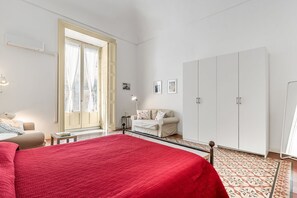 1 chambre, fer et planche à repasser, Wi-Fi, literie fournie