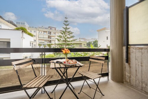 Bright and spacious 102 sqm apartment, perfect for 5 people, located on the first floor of a building with lift. The apartment is located just a 5-minute walk from Bari Palese station, a 17-minute walk from the renowned Title and Moretti beaches and just
