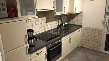 House | Private kitchen | Oven, electric kettle, toaster