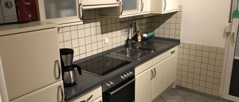 Ferienhaus | Eigene Küche | Ofen, Wasserkocher, Toaster