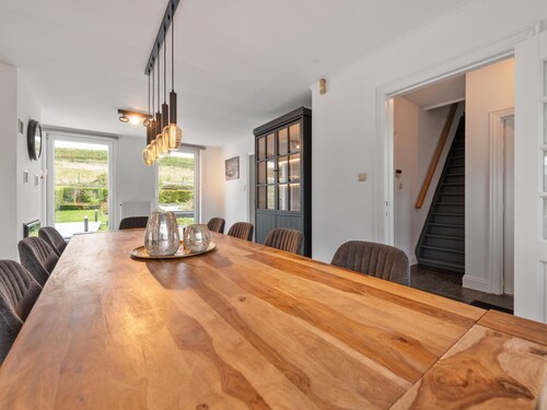 Maison de campagne tranquille avec prairie