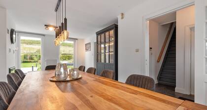 Quiet country house with a meadow