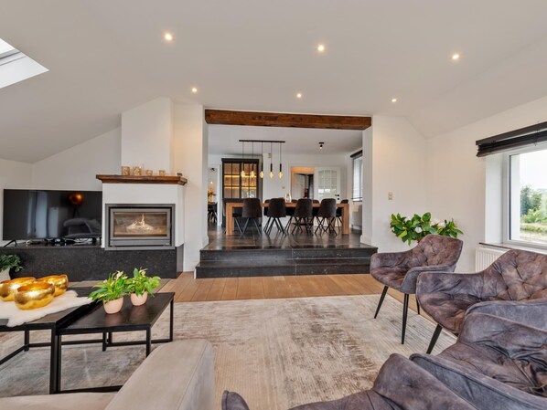 Interior - Quiet country house with a meadow (Brakel)