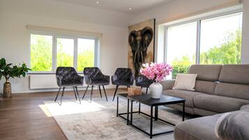 Televisie en een open haard