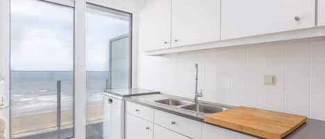 Apartment | Private kitchen | Electric kettle, toaster