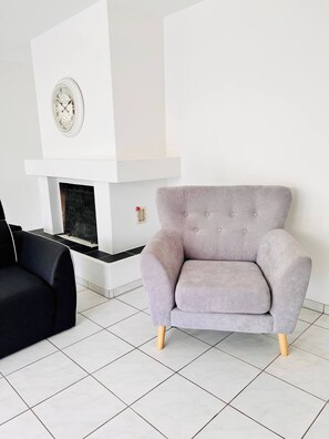 Apartment, 2 Bedrooms, Smoking | Dining room