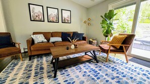 Smart TV, books - Woodland Whimsy a private escape w/ hot tub, pool, sunroom on 3 acres (Saugerties)