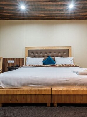 Deluxe Double Room, Lake View | Hypo-allergenic bedding, bed sheets - Grand Cozy Cottage Pangong (Leh)