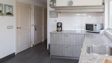 House | Private kitchen | Fridge, electric kettle