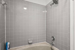 Towels, shampoo - Sea Colony Gated Community Home | Canal View | Steps to Beach | Community Pool | Dog Friendly (Palm Coast)