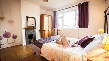 2 bedrooms, iron/ironing board, free WiFi, bed sheets