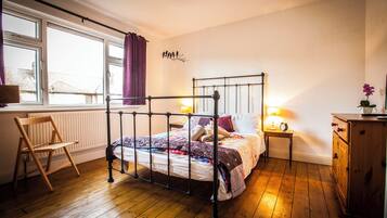 2 bedrooms, iron/ironing board, free WiFi