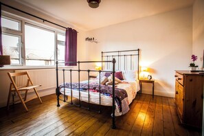 2 bedrooms, iron/ironing board, free WiFi