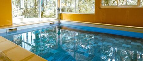 Piscina interna, piscina aquecida