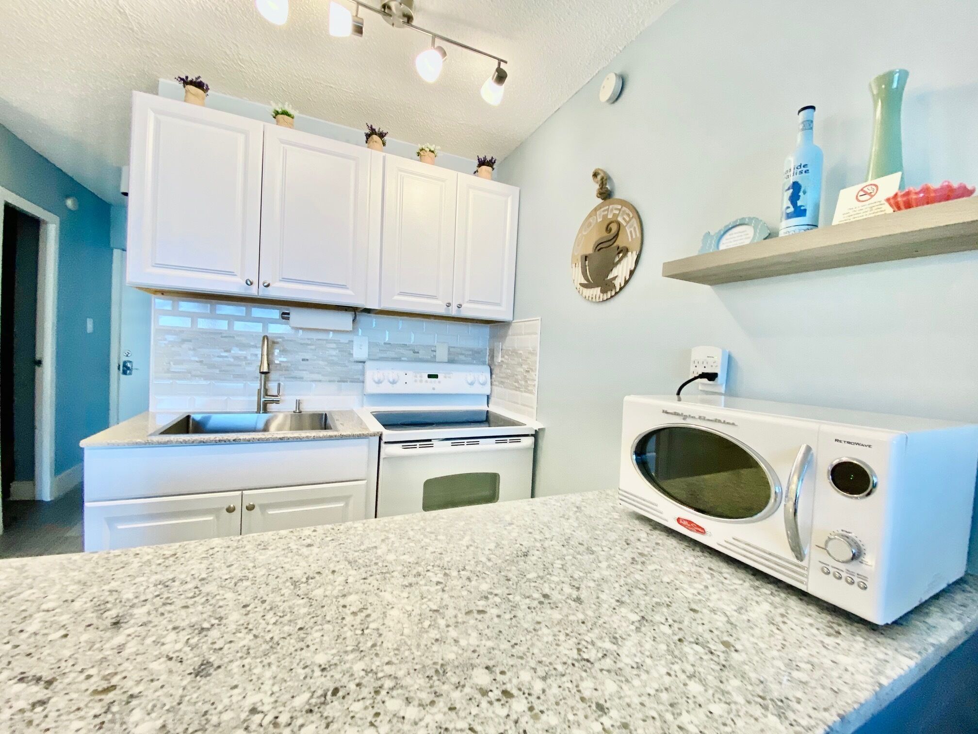 冰箱、微波炉、烤箱、炉灶