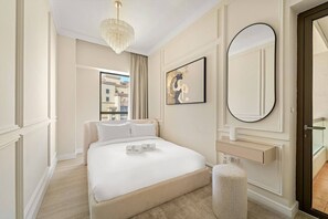 Desk, iron/ironing board, WiFi, bed sheets