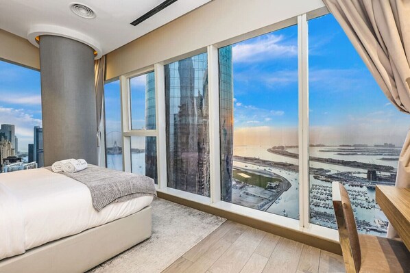 2 slaapkamers, een bureau, een strijkplank/strijkijzer, wifi