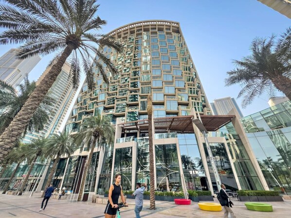 Exterior - LUX 1BR Burj View | Direct Link to Dubai Mall & Metro Station | Sleeps 4 (Dubai)