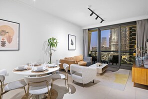 Dining - LUX 1BR Burj View | Direct Link to Dubai Mall & Metro Station | Sleeps 4 (Dubai)