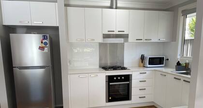 Mery's Place. Beautiful 2 bedroom Cottage 3min walk 2 Mortdale train station