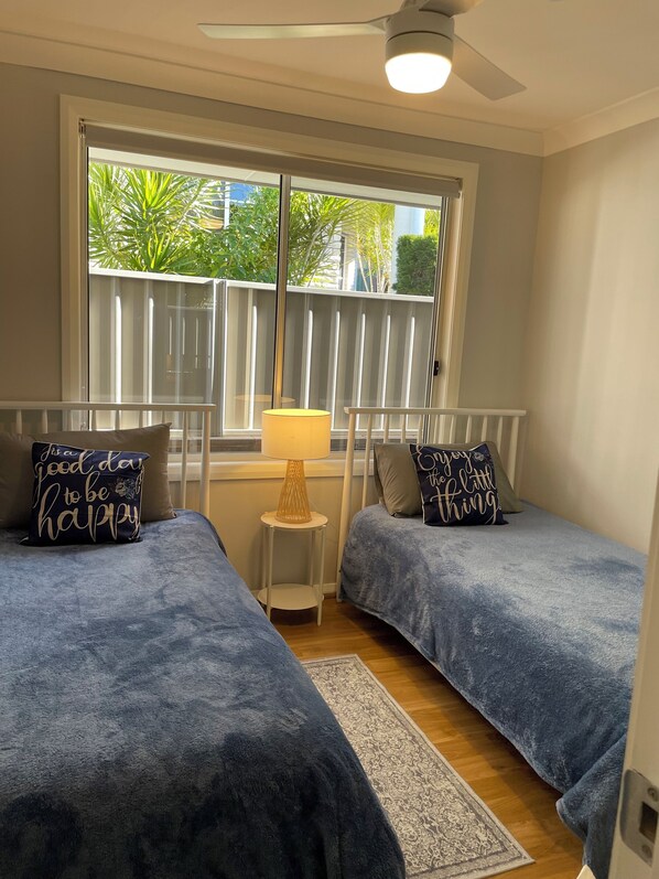 2 Schlafzimmer, Schreibtisch, Bügeleisen/Bügelbrett, kostenloses WLAN