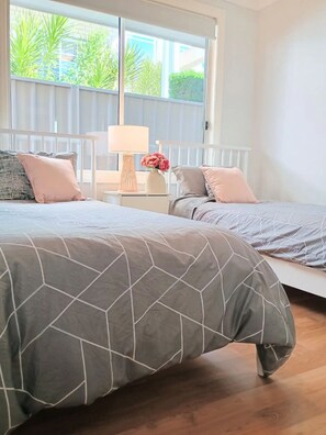 2 Schlafzimmer, Schreibtisch, Bügeleisen/Bügelbrett, kostenloses WLAN