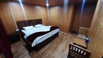 ดีลักซ์คอทเทจ, วิวภูเขา, ริมทะเลสาบ | บริเวณนั่งเล่น | เตาผิง
