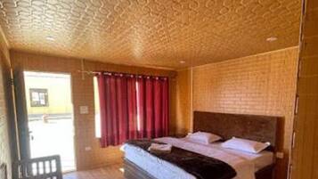 Deluxe Cottage, Mountain View, Lakeside | Blackout drapes, bed sheets