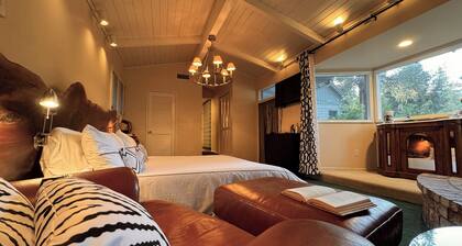 Experience Lake Gregory charm steps away! Four bedroom Crestline cottage awaits.