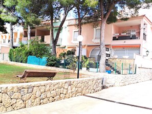 Unclassified image, 5 of 21, button