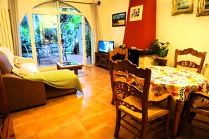 Unclassified image, 2 of 21, button