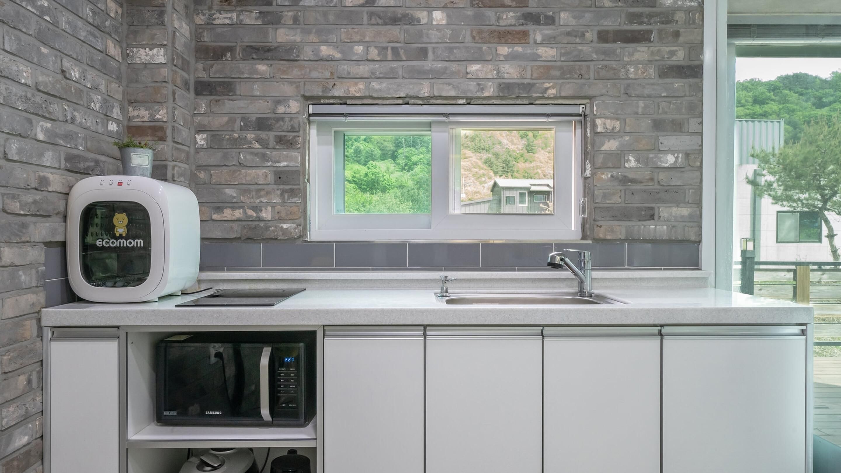 Basic Room, 1 Bedroom (Agisangeo) | Private kitchen | Fridge