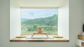 A room with a large window, a wooden table, and a teddy bear. - Gapyeong Ttonggangaji Kids Poolvilla (Gapyeong)