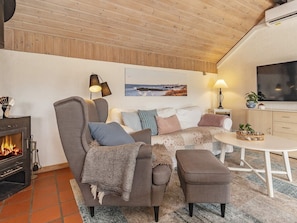 Living area - 6 Person Holiday Home in Saeby (Sæby)