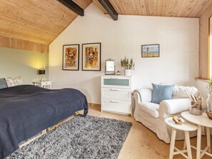 Room - 6 Person Holiday Home in Saeby (Sæby)