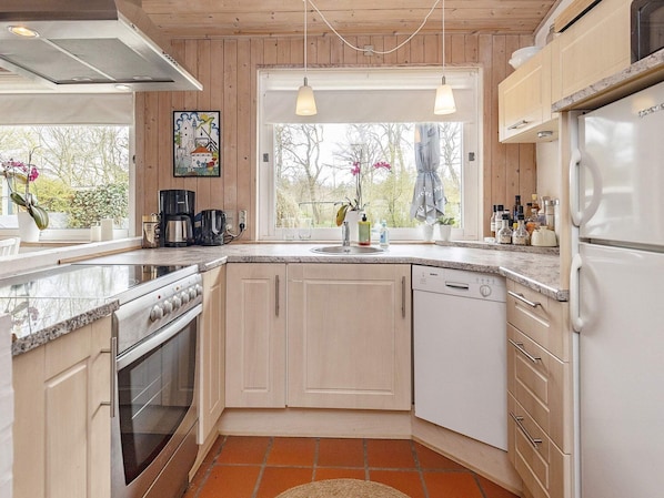Private kitchen - 6 Person Holiday Home in Saeby (Sæby)