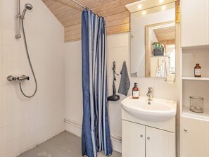 Bathroom - 6 Person Holiday Home in Saeby (Sæby)