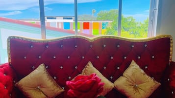 Deluxe Studio Suite, 1 Bedroom, Refrigerator, Sea View | Living area | Flat-screen TV